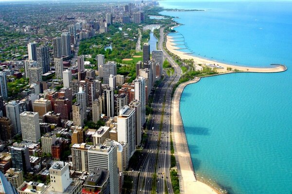 The sea coast and the skyscrapers of Chicago, a typical American panorama