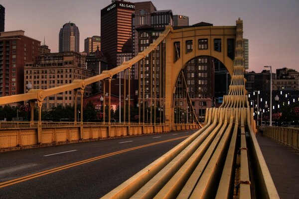 El camino en el puente viejo