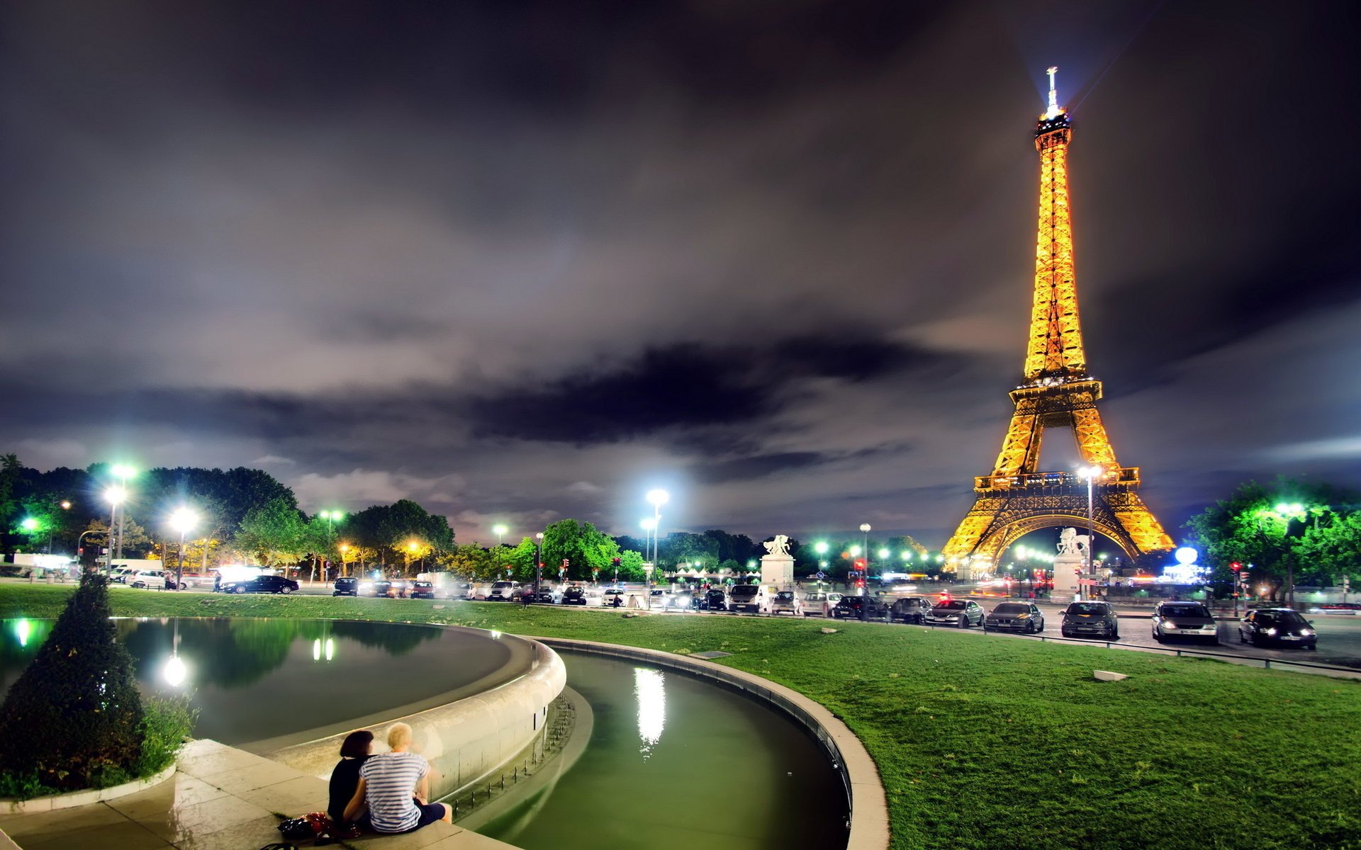 città torre parigi notte