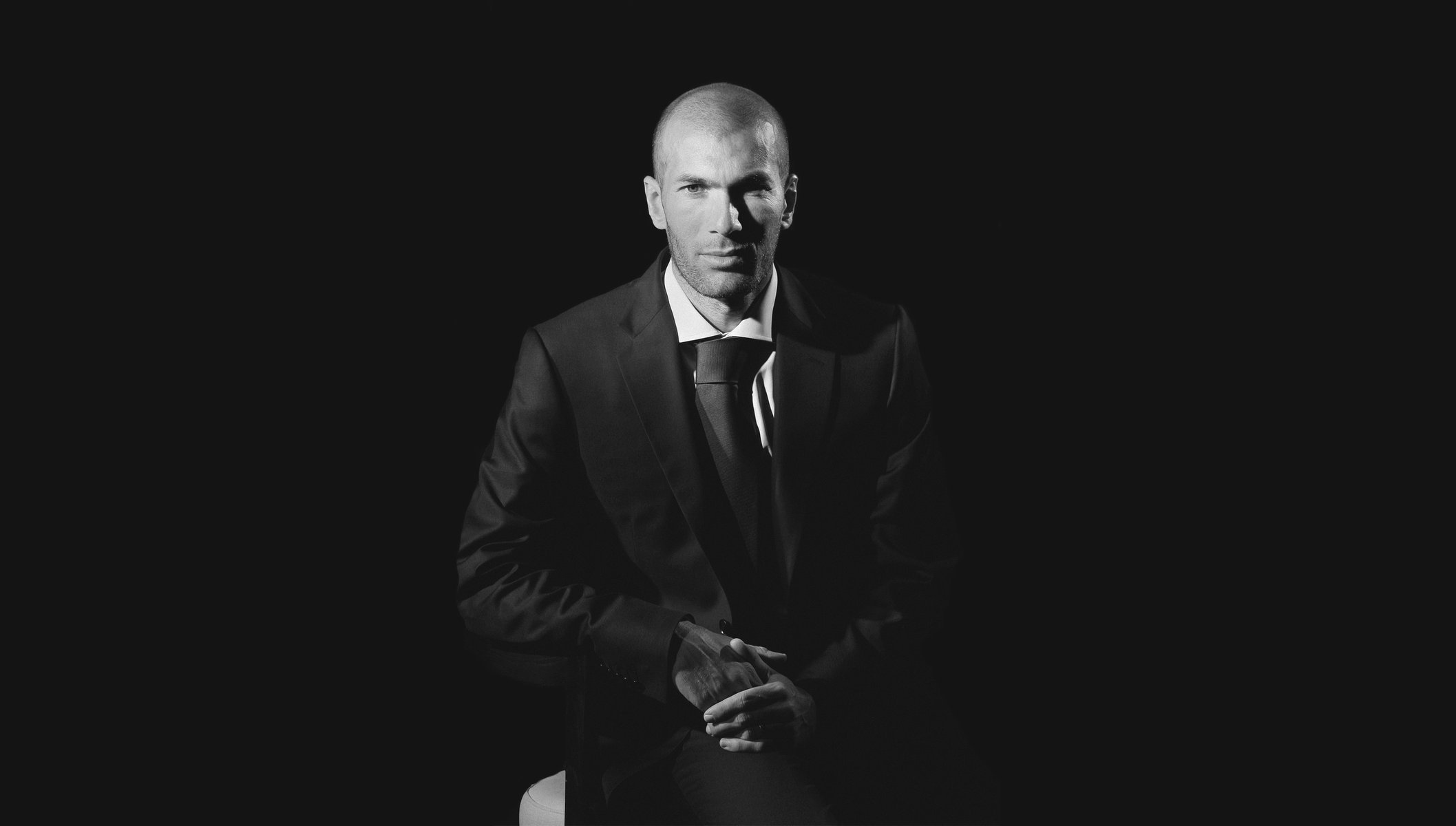 zidane calciatore uomo sfondo zinedine zidane zizu nero