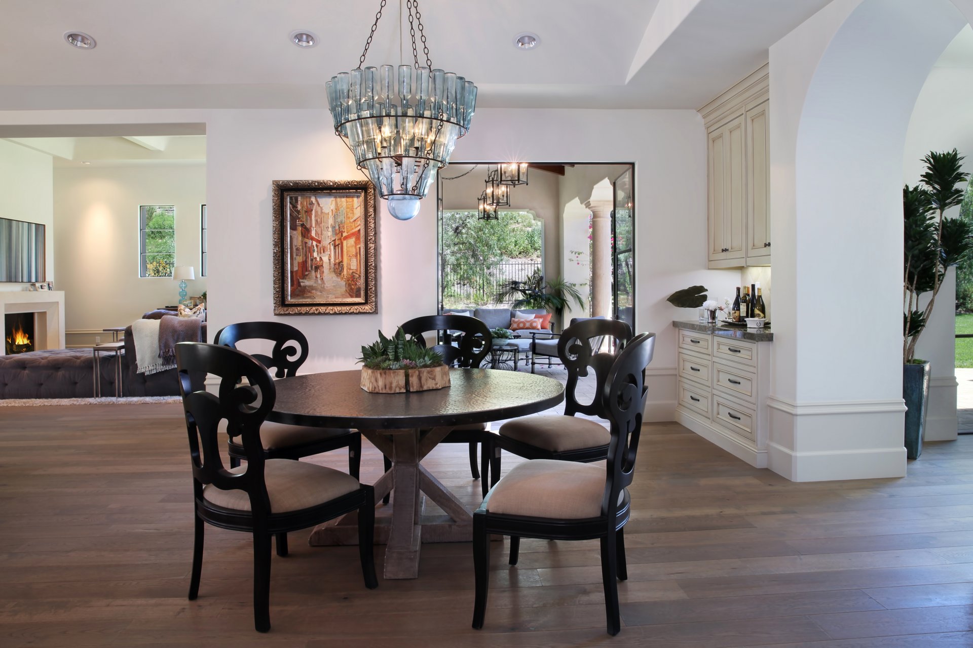 interior design dining table chairs chandelier plant photo