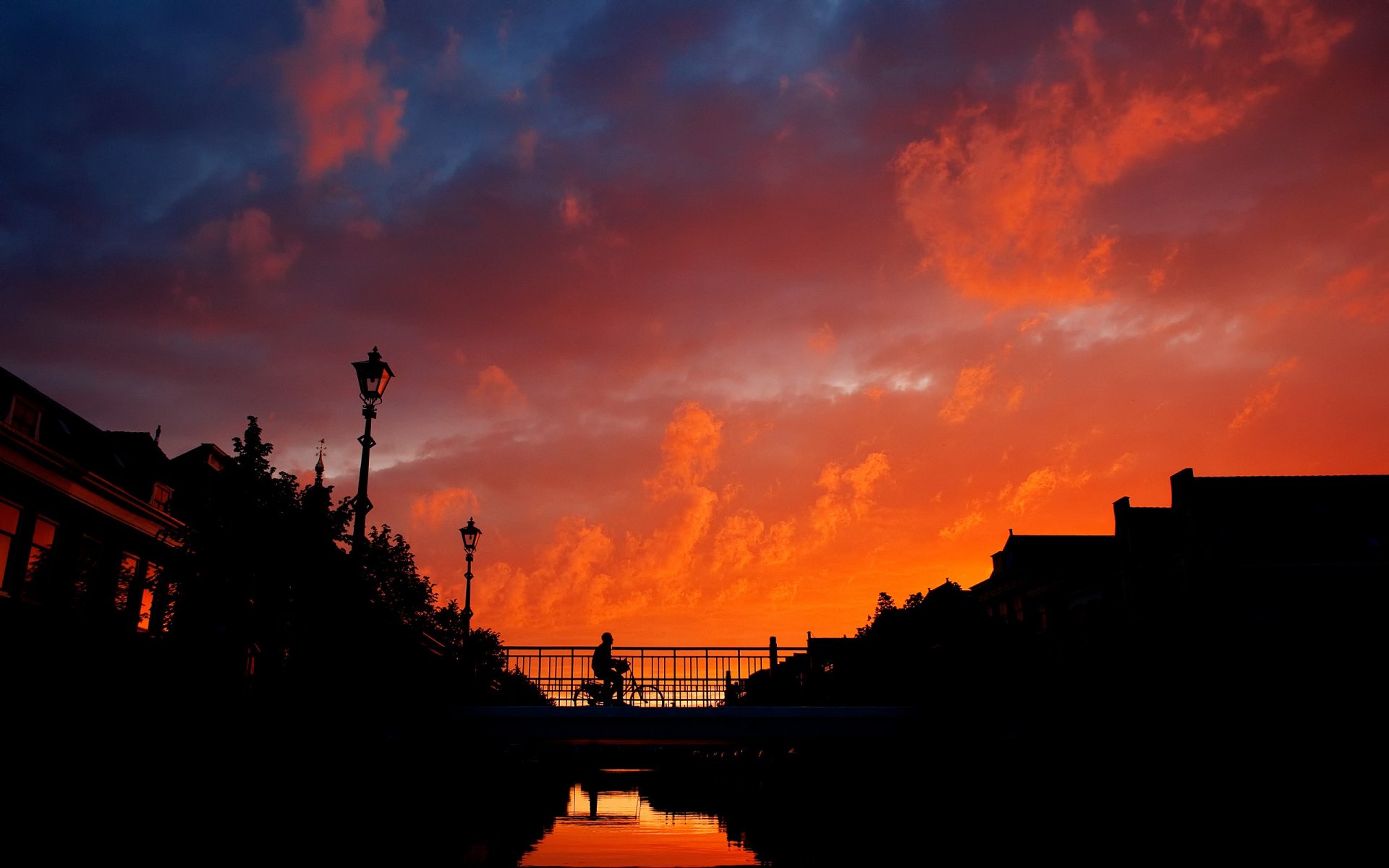 tramonto ponte ciclista