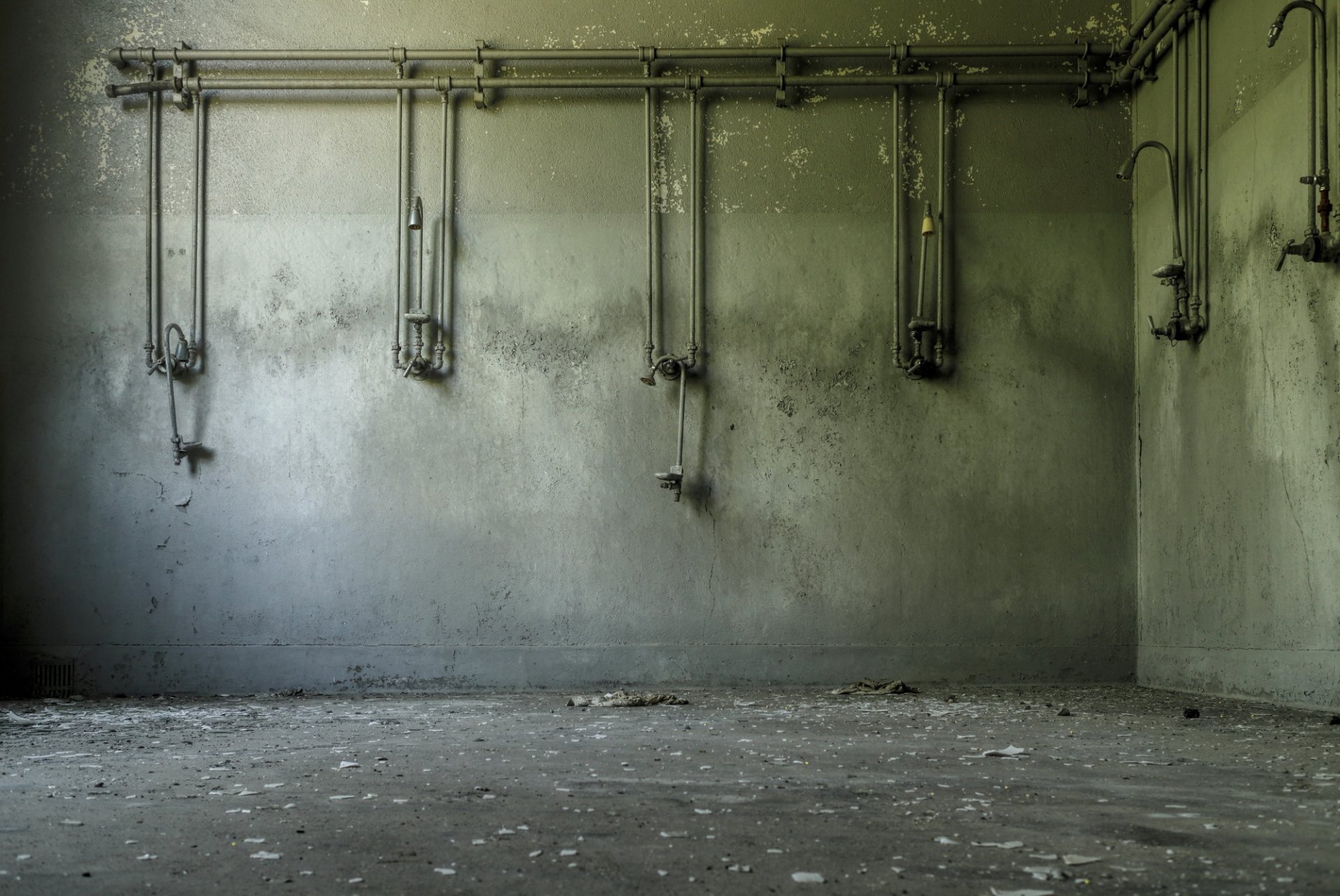 prison salle de douche murs