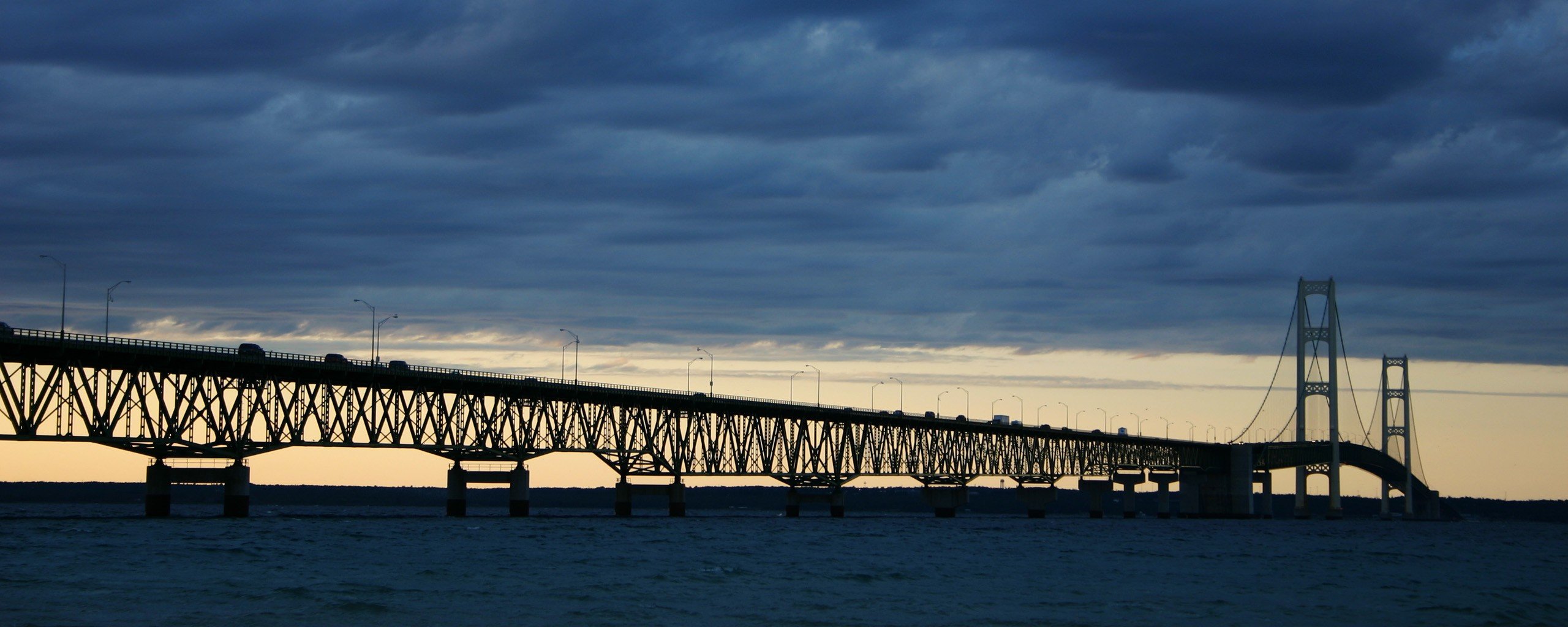 puente coches estrecho