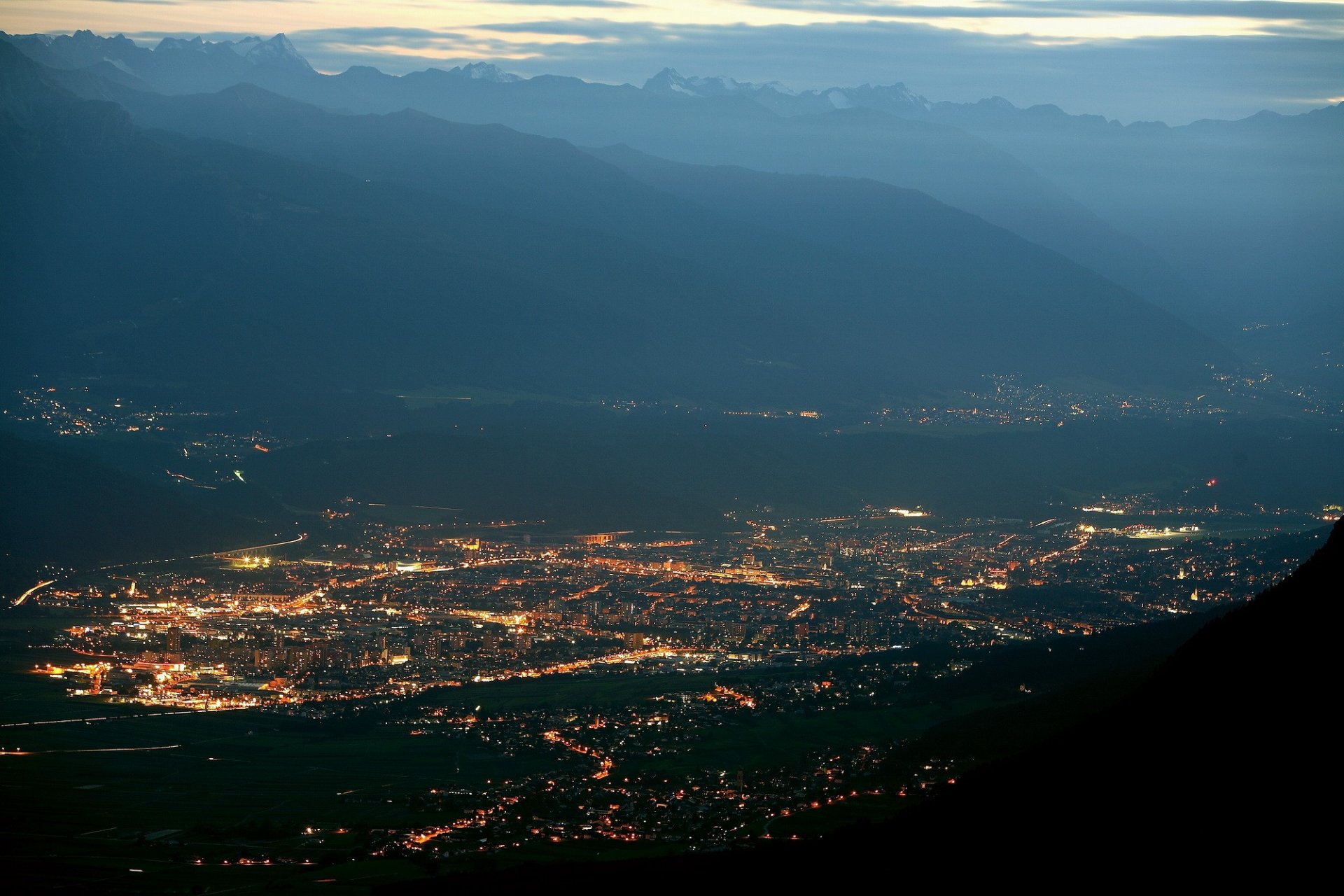 nuit lumières montagnes