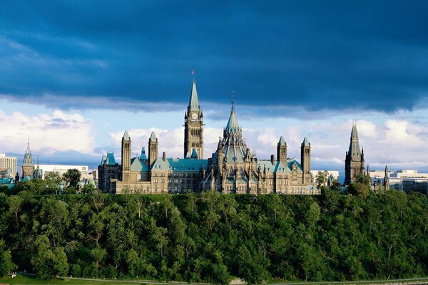 Hermosa vista del Parlamento de Ontario