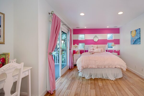 Interior design of the pink bedroom