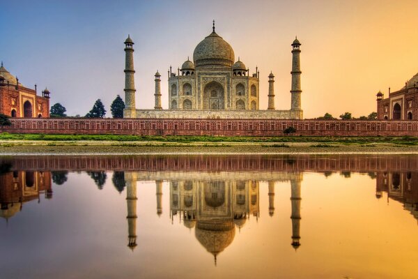 Fluss-Mausoleum im Taj Mahal