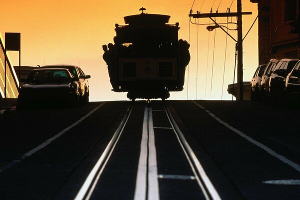 Chaussée avec rails et tramway