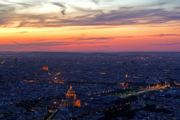 Światła wieczornego Paryża