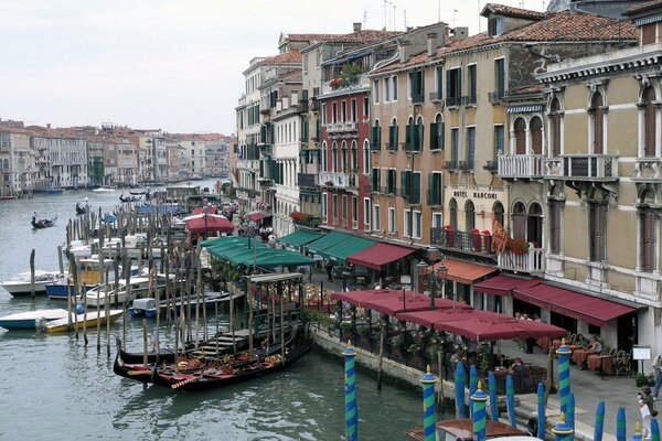 Gondoles sur le canal de Venise