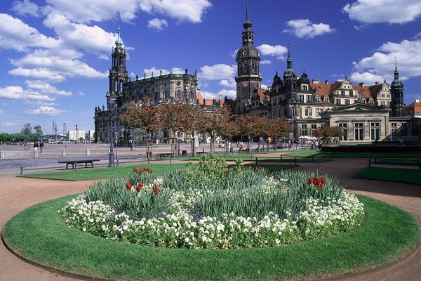 Piękny plac w Dreźnie w Niemczech