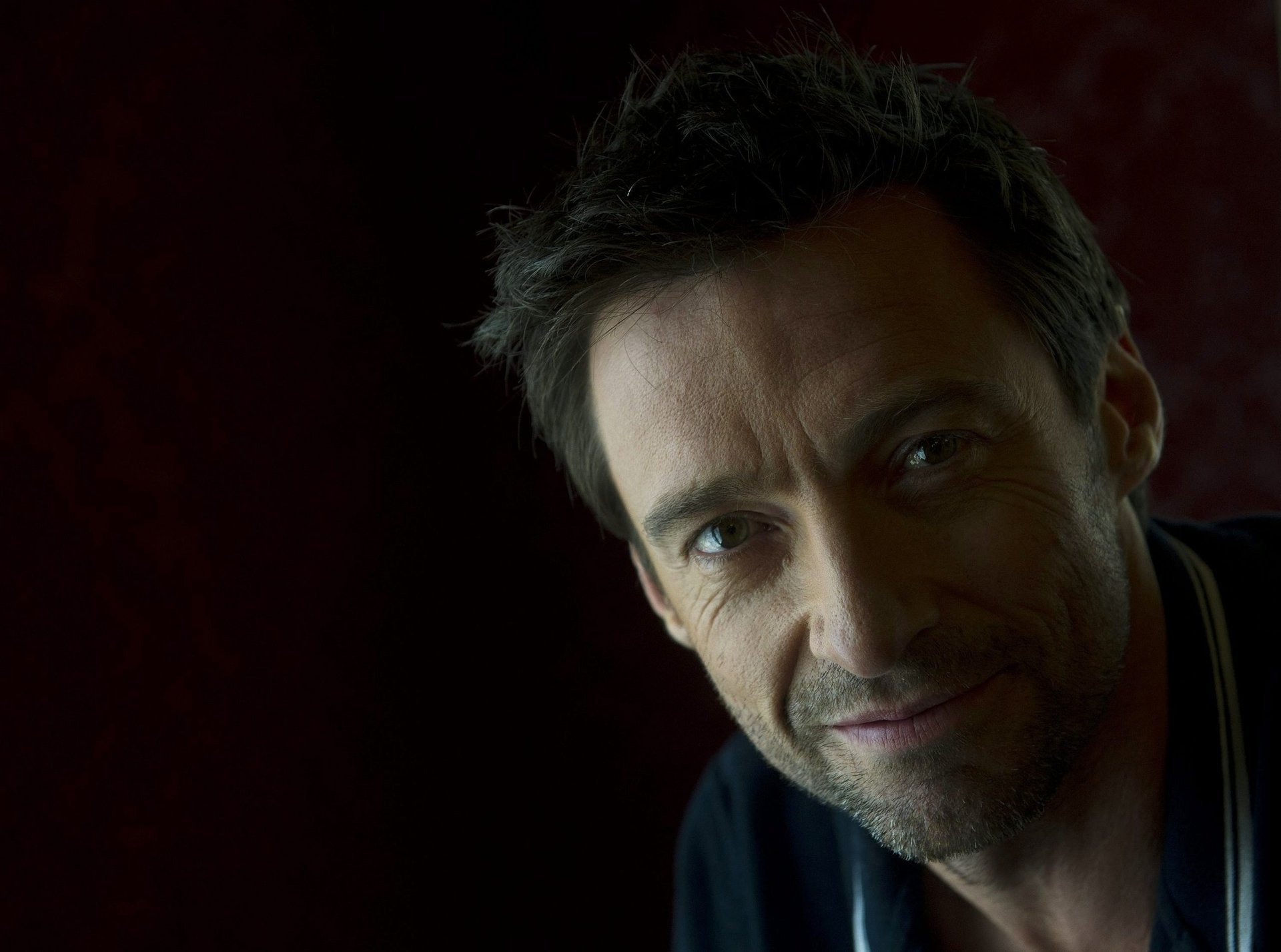 hugh jackman uomo faccia attore sfondo nero hugh jackman