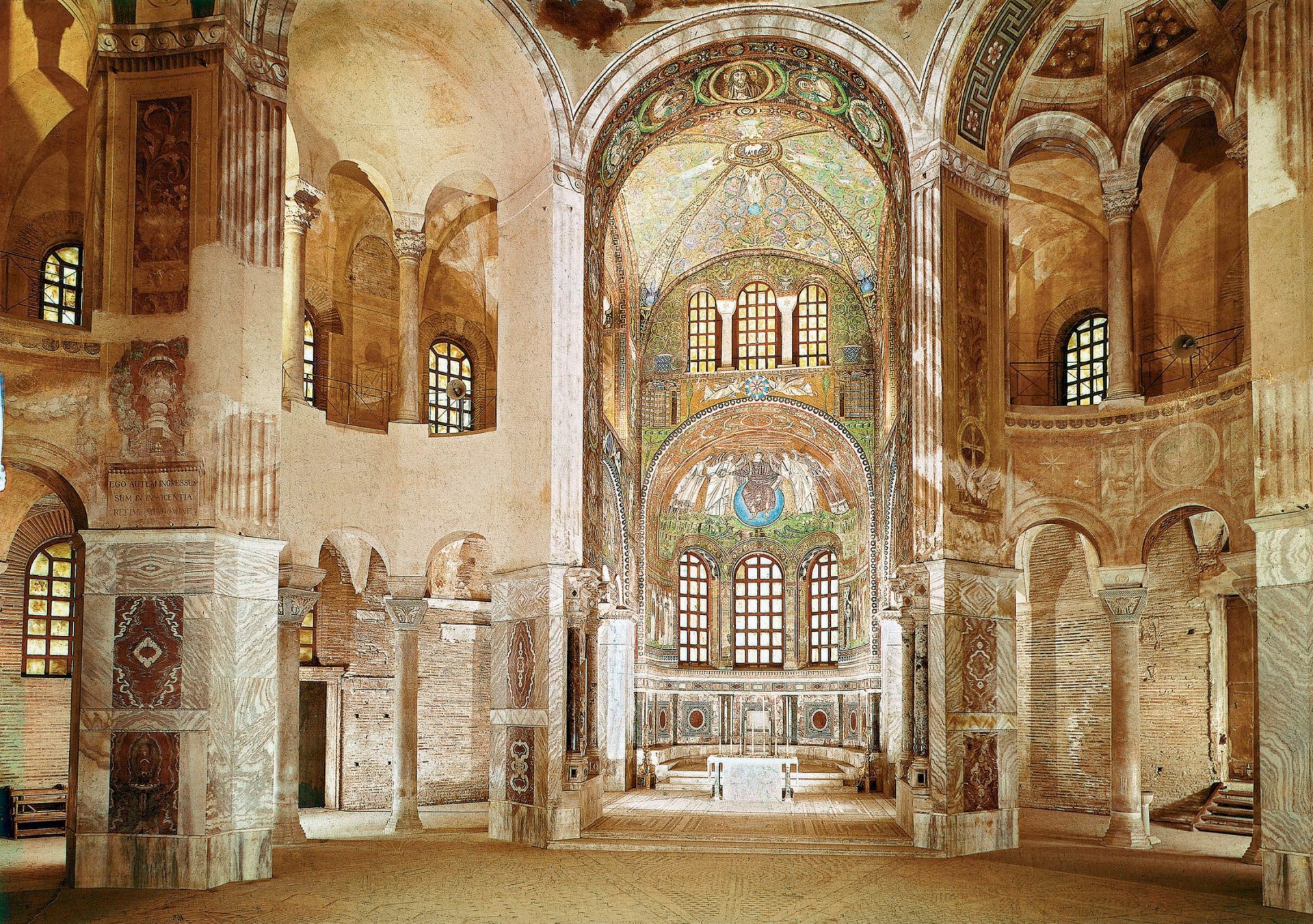 wnętrze styl design świątynia katedra kościół catedral san vitale rawenna