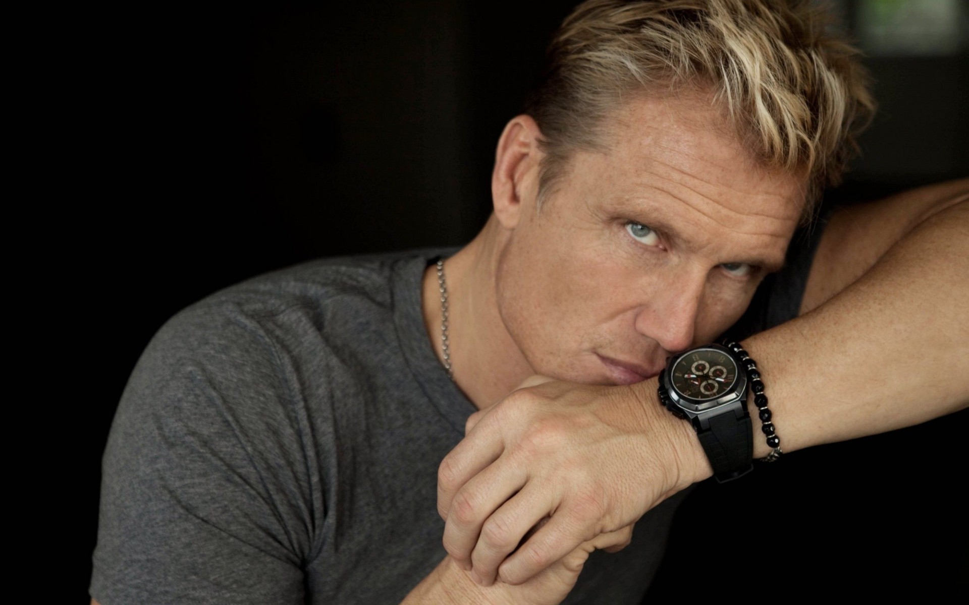 séance photo suédois homme dolph lundgren blonde acteur célèbre