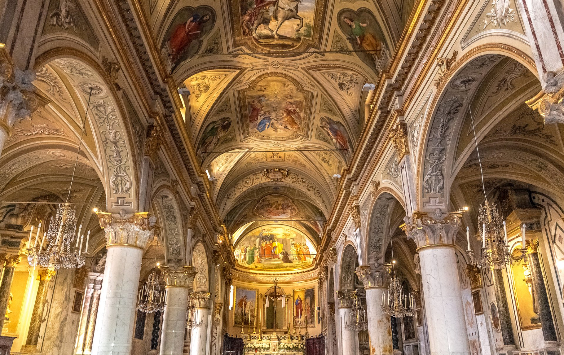 italia portofino chiesa di san martino religione architettura colonne navata pittura