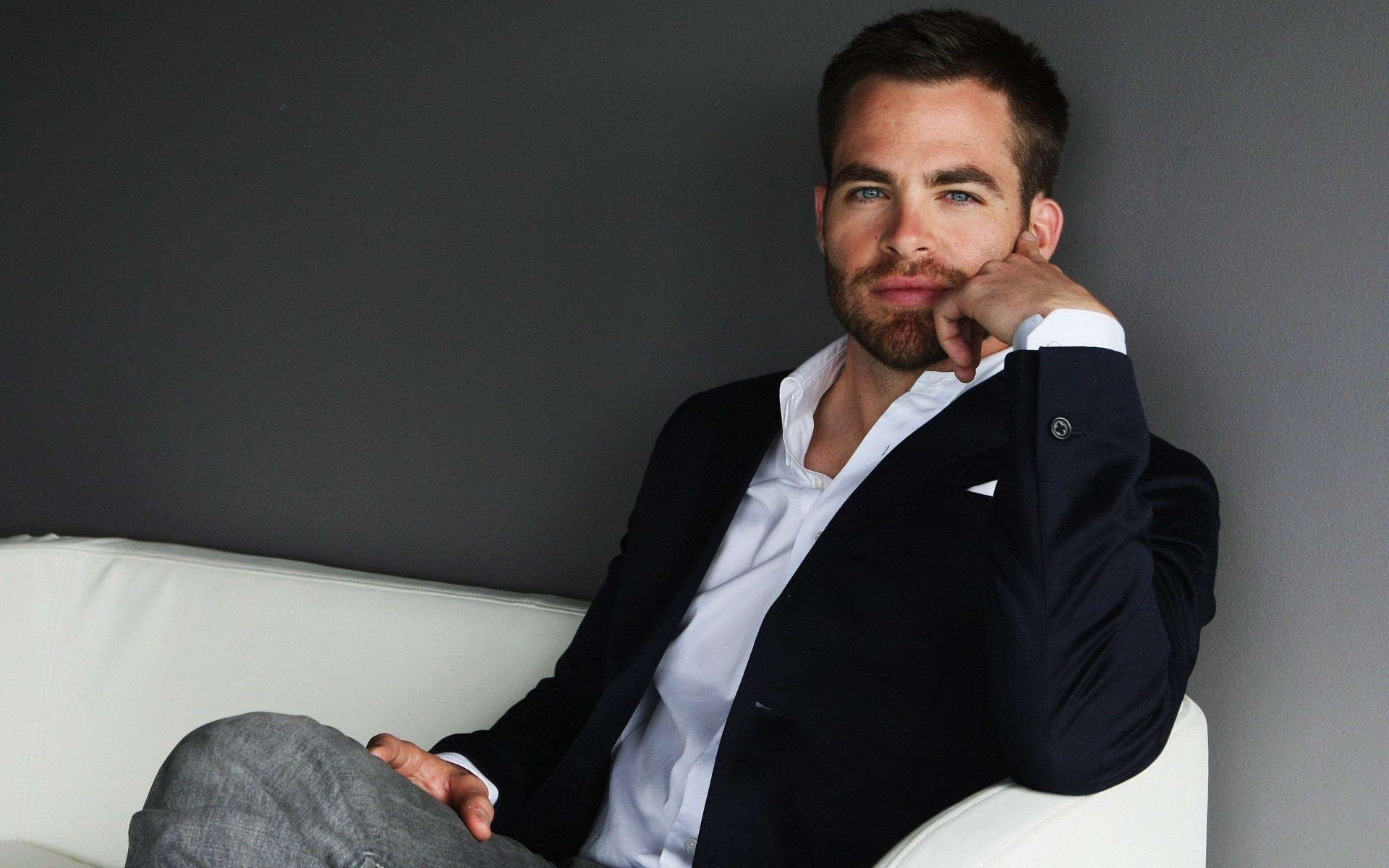 chris pine romance man actor celebrity known