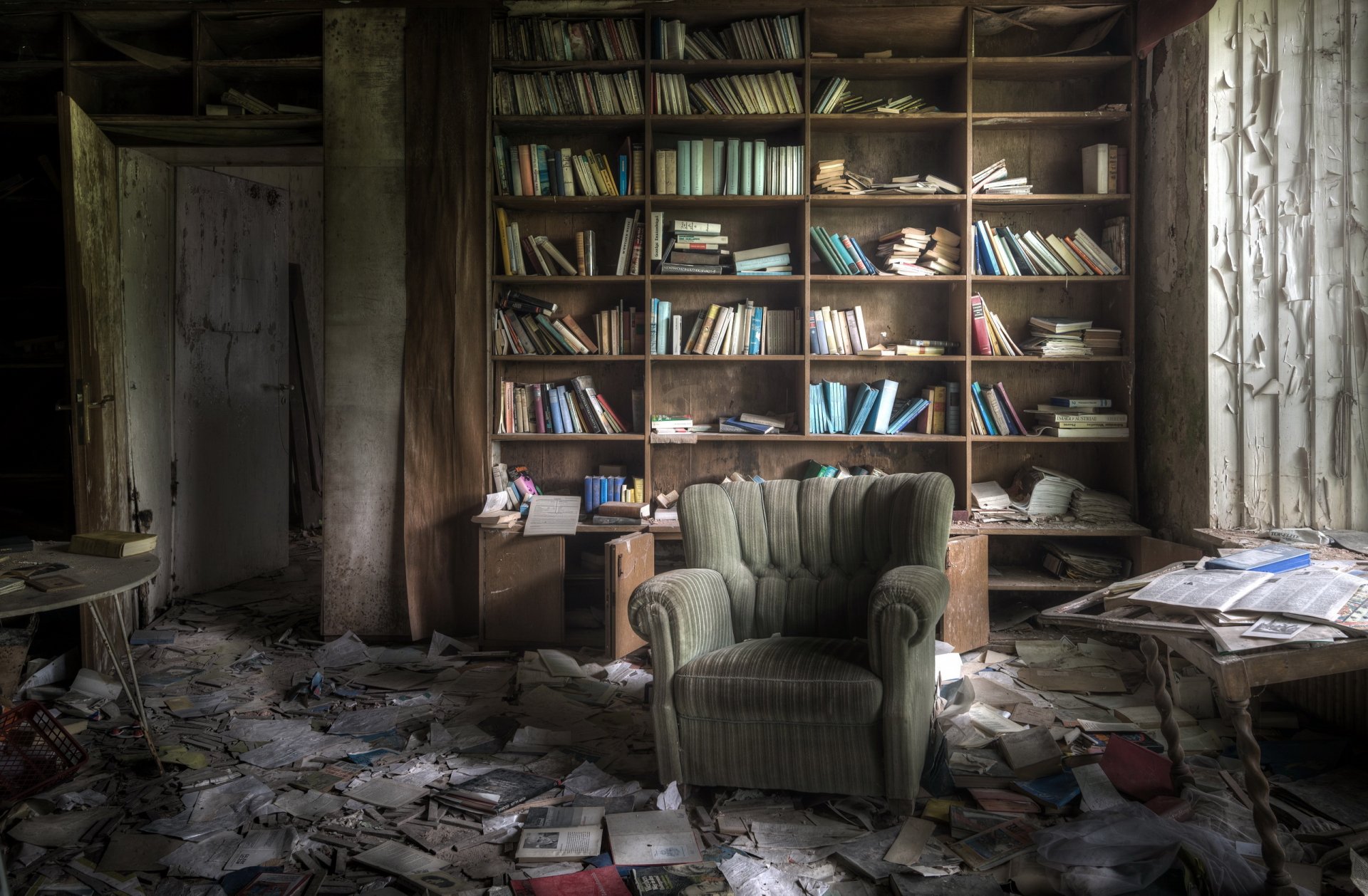 habitación sillón libros