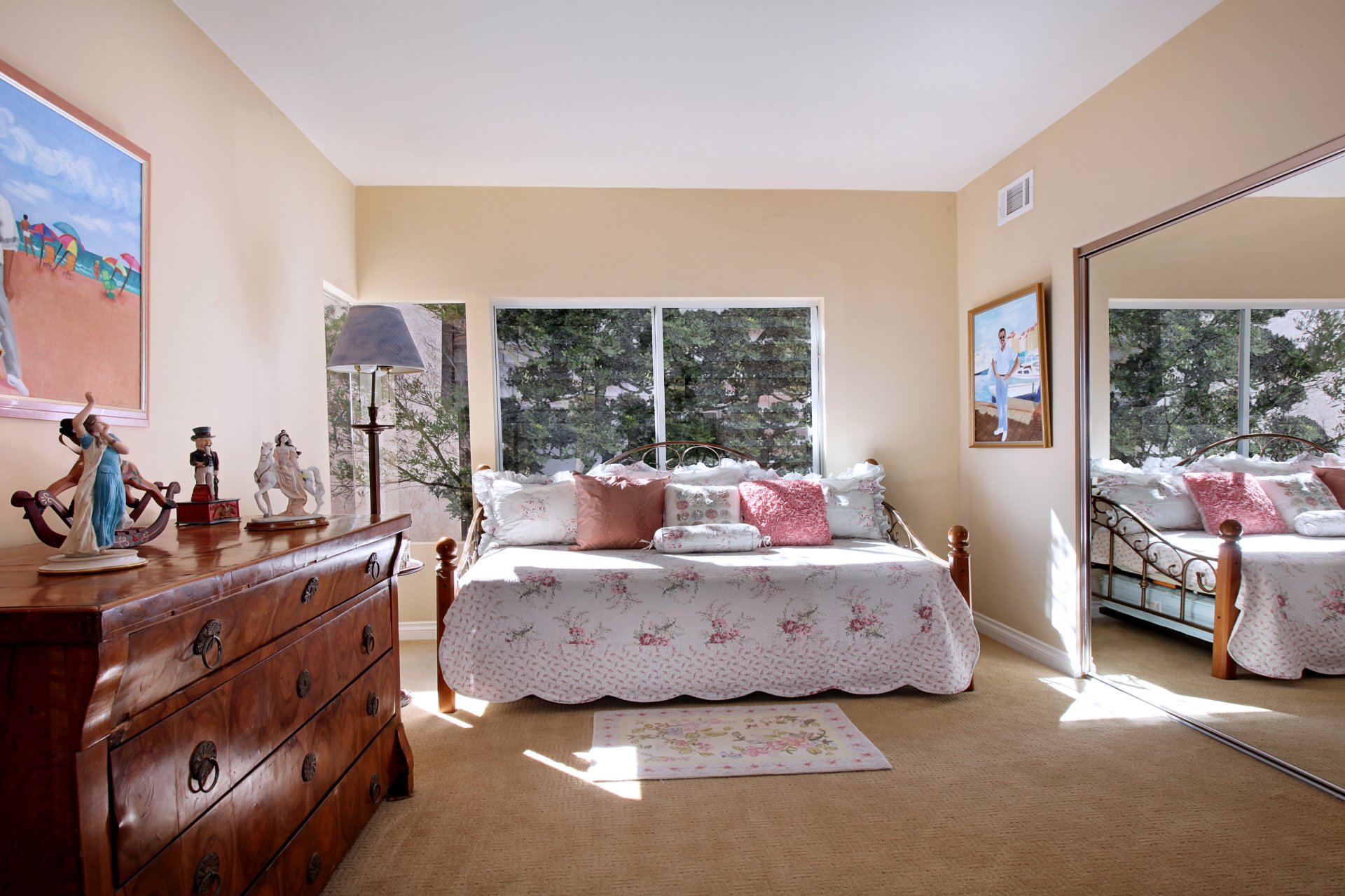 interior design bedroom bed mirror photo