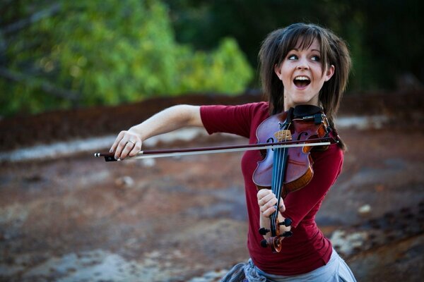 Lindsey stirling. fille avec violon