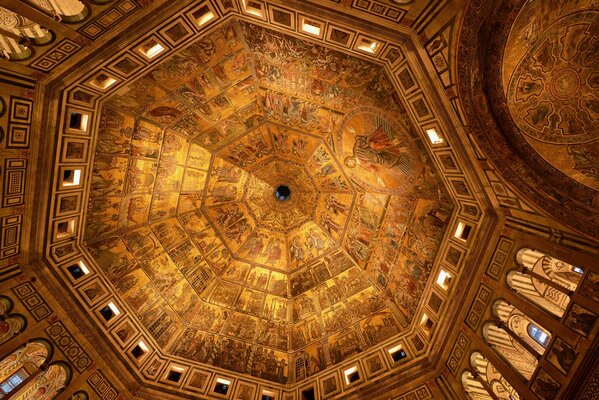 Die Kuppel aus dem Inneren des Tempels in Florenz