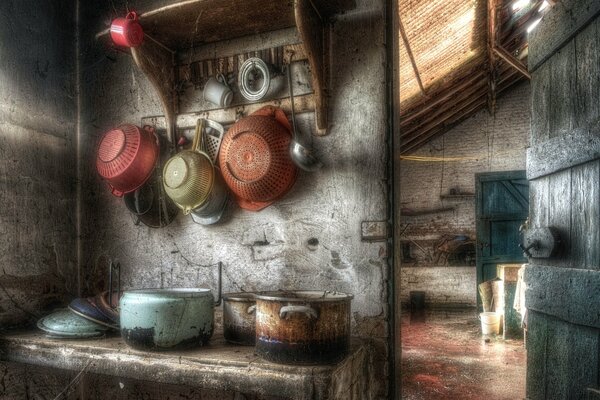 Photo d une cuisine ancienne avec des ustensiles