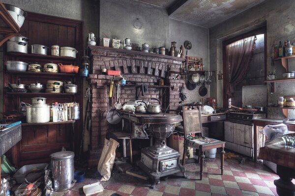 La habitación donde se cocina. Cocina con utensilios