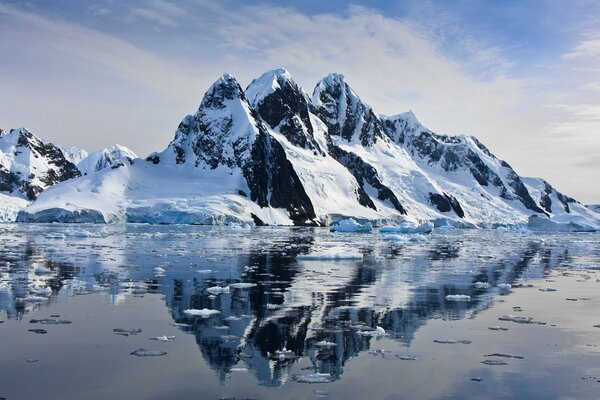 Reflection of snow rocks in the water