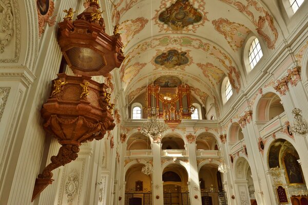 Cathédrale Suisse aux murs peints