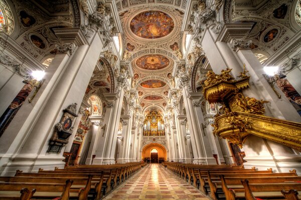 Pintura y estuco en la iglesia