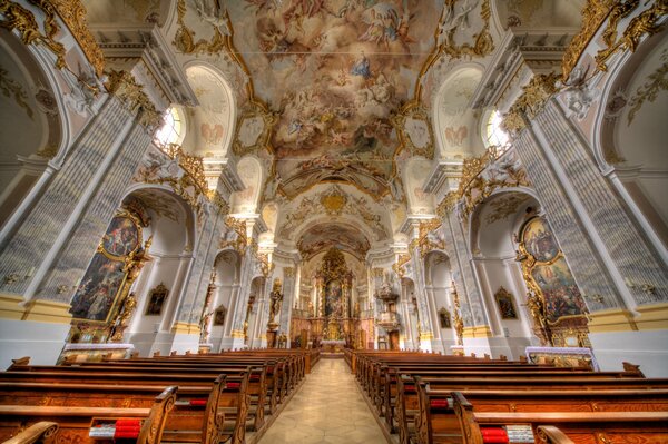 Wandmalerei an den Wänden des Kirchensaals