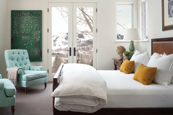 Dormitorio en una Villa con un diseño elegante