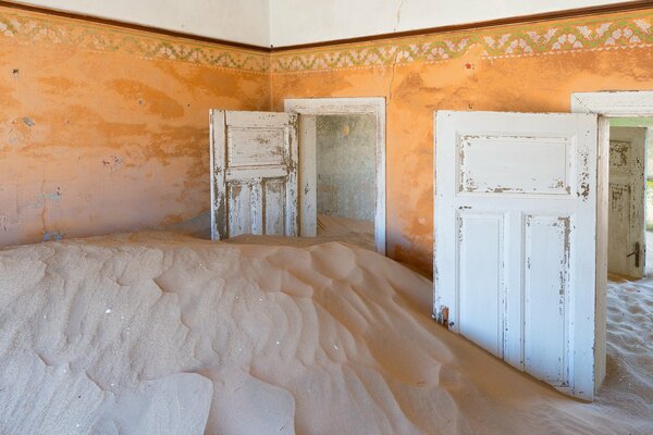 Apartment with mountains of sand rooms and white doors