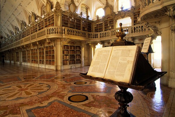 Eine luxuriöse Bibliothek mit offenen Büchern