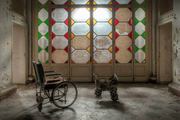 Chambre avec enfants et fauteuils roulants