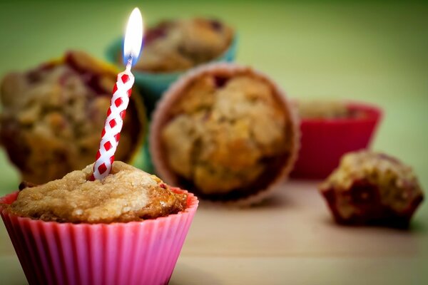 Cupcake dulce con una vela