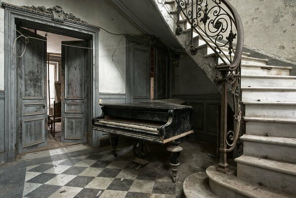 An old rich house with a piano