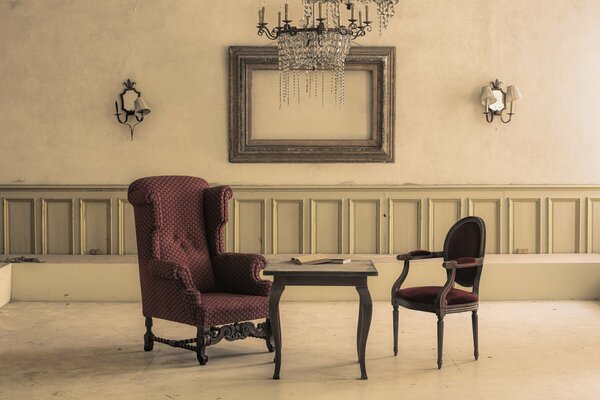 Interni eleganti in stile Bordeaux e beige