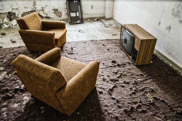 Salle de télévision abandonnée
