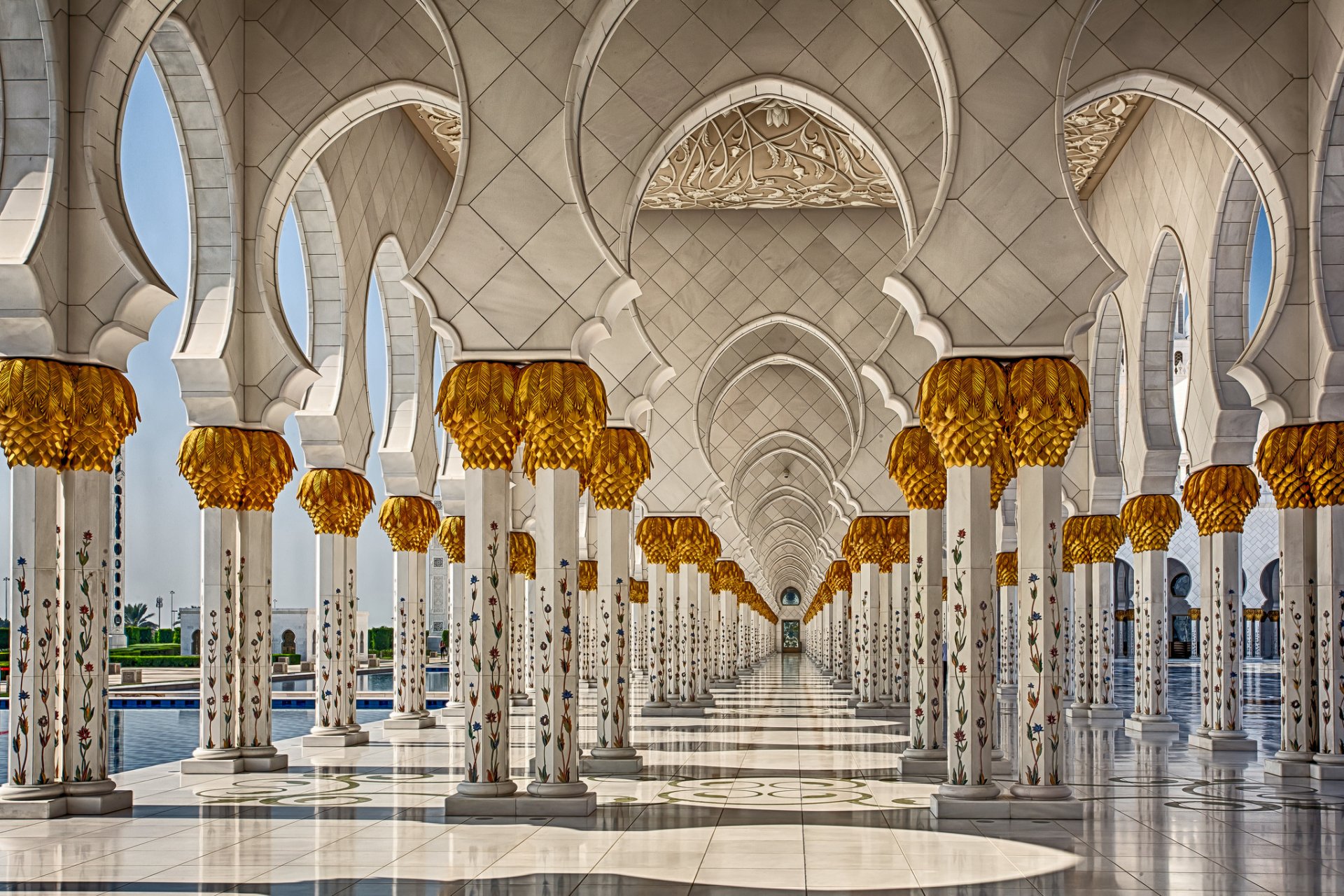 mezquita sheikh zayed abu dhabi emiratos árabes unidos columna arquitectura piscina