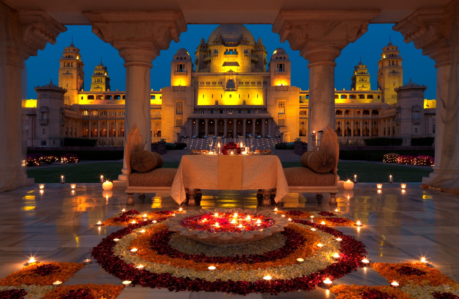 noche palacio cena velas india