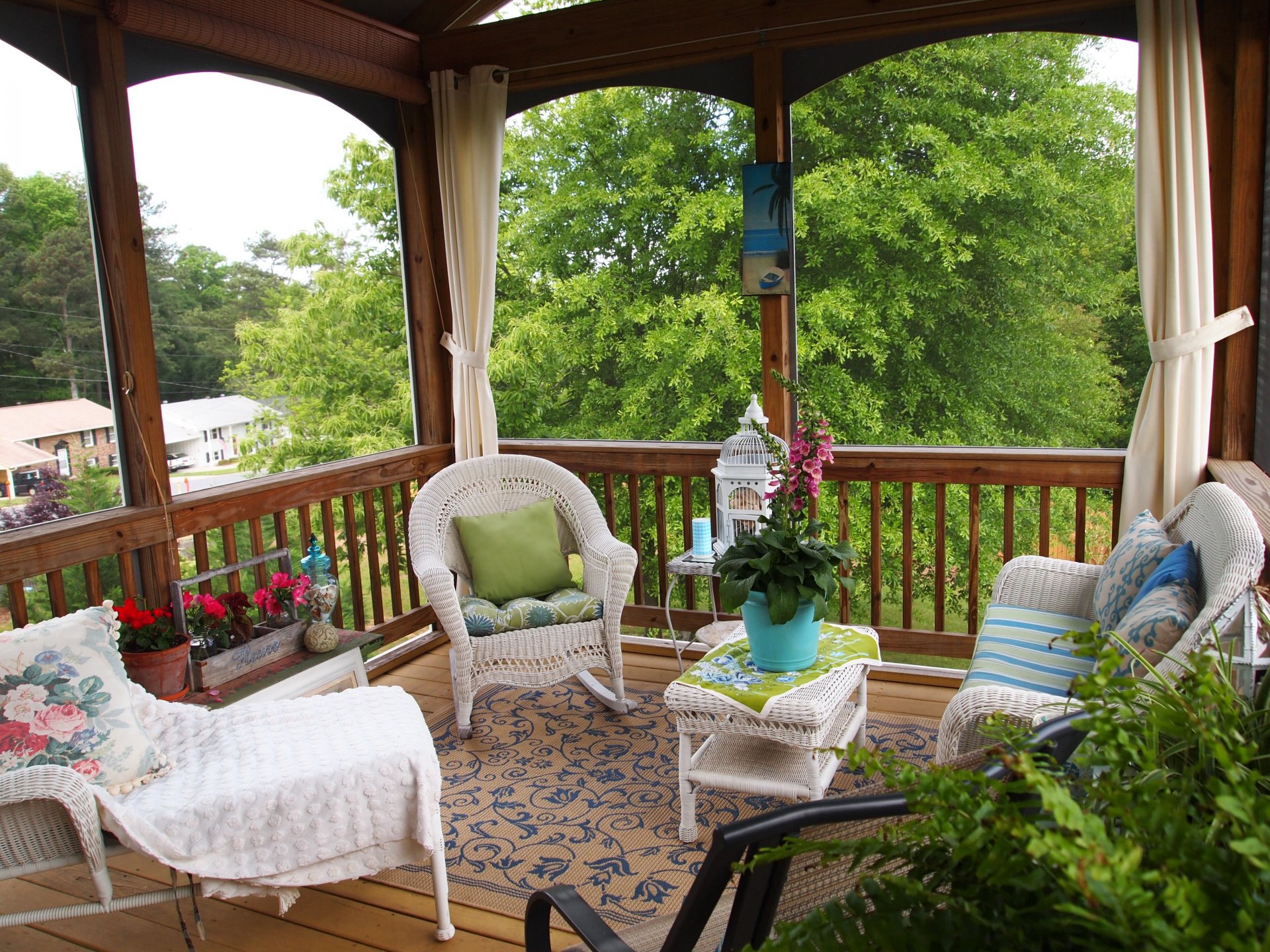 intérieur style design maison terrasse fauteuils