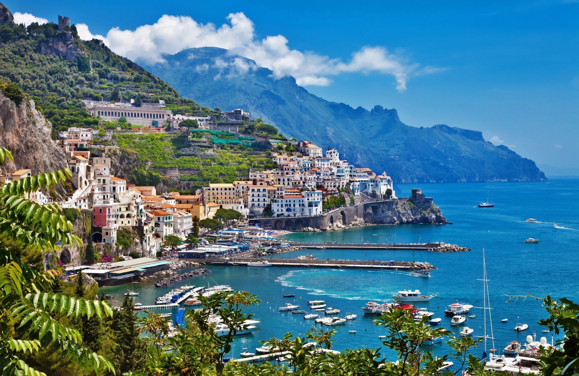 italy häuser bäume berge meer himmel gebäude italien