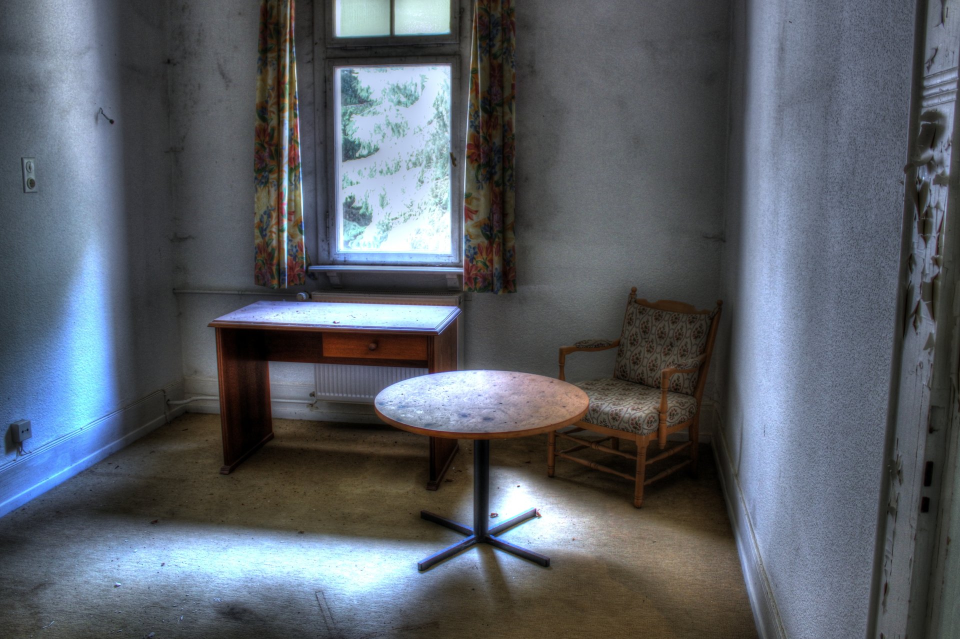 habitación mesa sillón