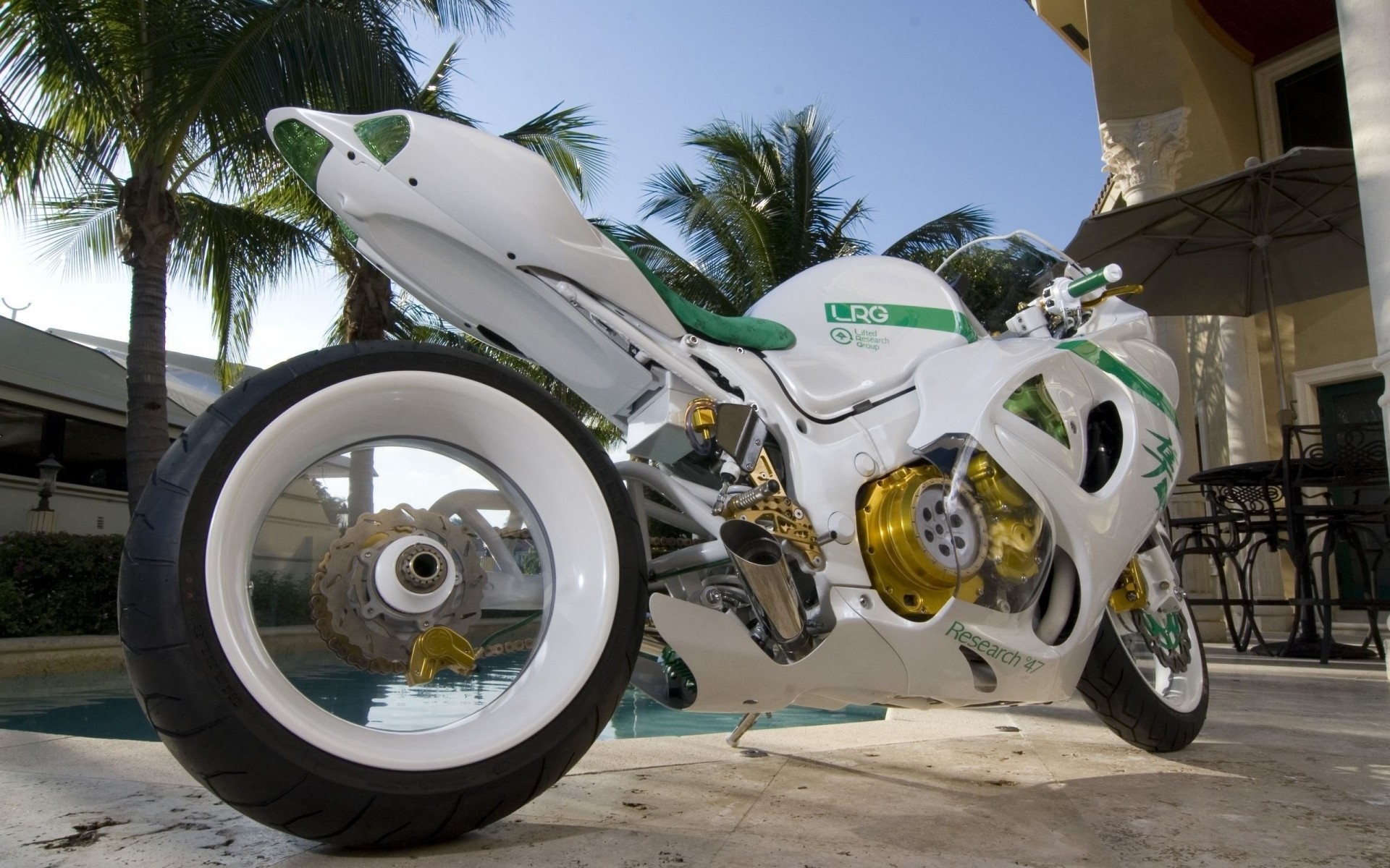 bike white yamaha