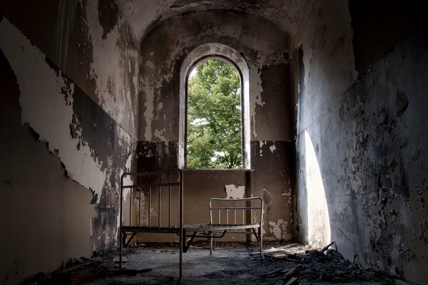 Cella nel monastero con finestra nella torre