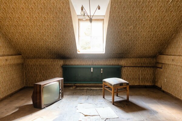 Chambre sous l URSS. Famille dans la salle de regarder la télévision