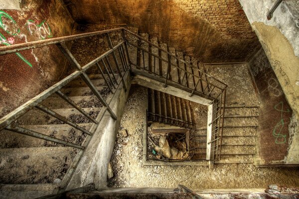 Circular staircase in the entrance hall