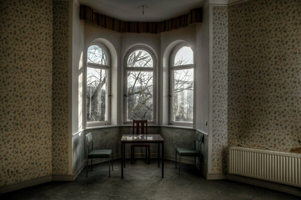 Schicke Fenster mit Blick auf die Straße