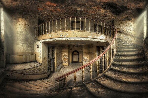 Un desfile abandonado. Edificio en ruinas